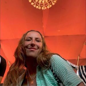 Meet your Posher, Olivia